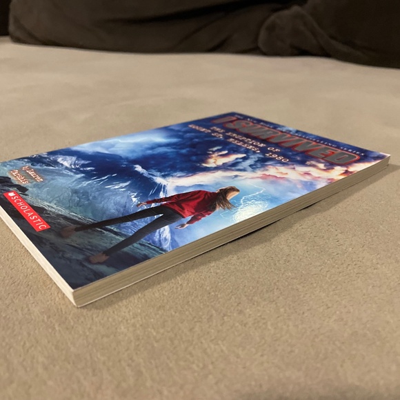 New Set of 3 "I Survived" Paperback Books - Picture 2 of 13